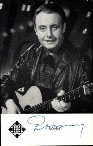 Autogrammkarte Sänger Ronn, Portrait mit Gitarre, Autogramm