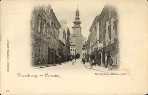 Ak Pressburg Bratislava Slowakei , Straße mit Turm,  Poszony,  Architektur, Schwarz-Weiß