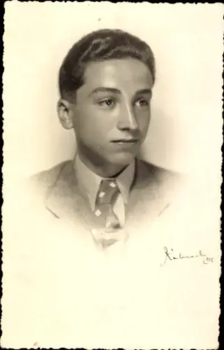Foto Ak Porträt eines jungen Mannes
