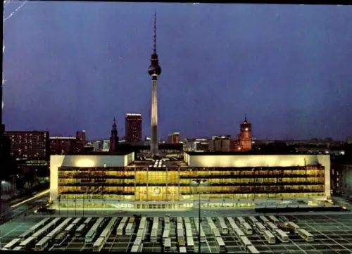 Ak Berlin Mitte, Palast der Republik, Fernsehturm, Rathaus, Nachtbeleuchtung