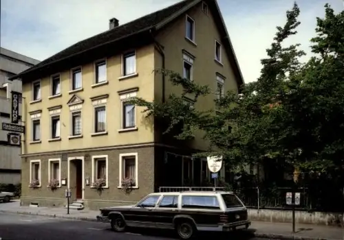 Ak Friedrichshafen am Bodensee, Gasthof Rebstock, Werastraße 35,  Auto vor dem Gebäude