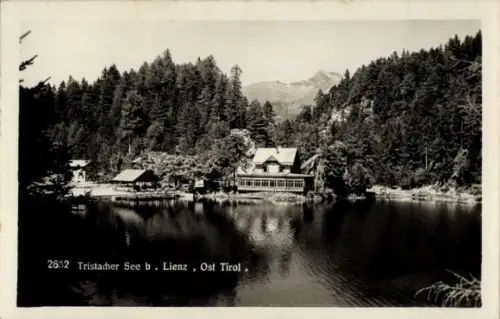 Ak Lienz in Tirol, Tristacher See,  Osttirol, Wald, Wasser, Gebäude