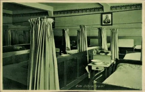 Ak Świdnica Schweidnitz Schlesien, Ein Schlafsaal, Betten mit Vorhängen, Tisch mit Geschirr, ruhi