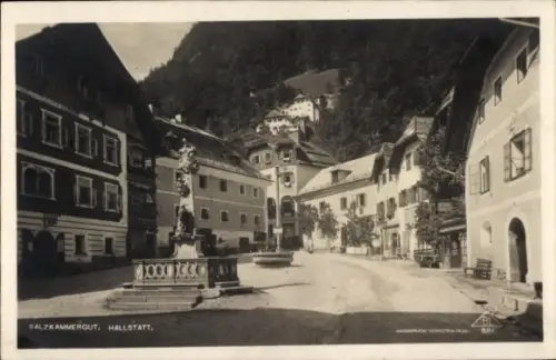 Ak Hallstatt im Salzkammergut Oberösterreich, Salzkammergut,  Brunnen, Gebäude, 1922