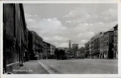 Ak Mühldorf am Inn Oberbayern,  Stadtansicht, Gebäude, Straße, Wolken