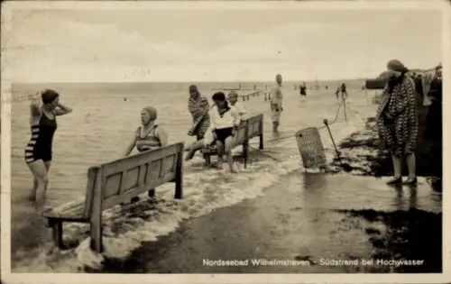Ak Wilhelmshaven an der Nordsee, Nordseebad  Frauen in Badeanzügen, Hochwasser, Bänke