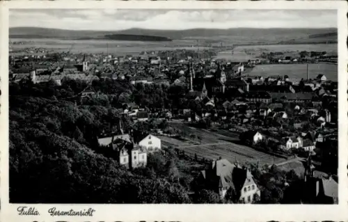 Ak Fulda in Hessen, Fulda Gesamtansicht, Stadtansicht, Landschaft, Häuser, Bäume