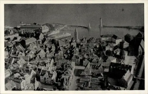 Ak Lindau am Bodensee Schwaben, Luftaufnahme von  Hafen, Altstadt,  Gebäude