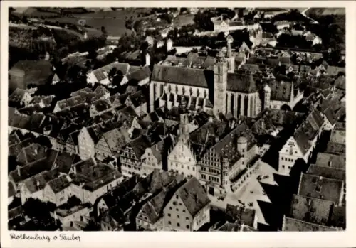 Ak Rothenburg ob der Tauber Mittelfranken, Luftaufnahme von Rothenburg, Stadtansicht,  Gebäude, K