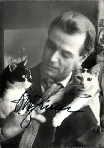 Ak Schauspieler O. W. Fischer, Portrait mit Katzen, Autogramm