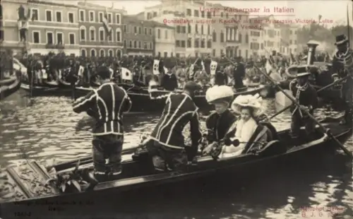 Ak Venezia Venedig Veneto, Gondelfahrt der Kaiserin mit der Prinzessin Victoria Luise