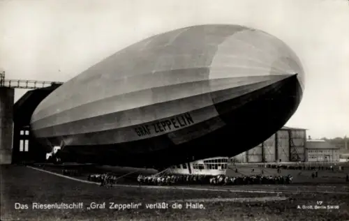 Ak Riesenluftschiff Graf Zeppelin verlässt die Halle