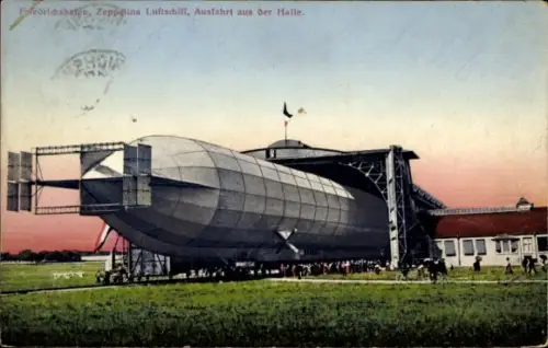 Ak Friedrichshafen am Bodensee, Zeppelins Luftschiff, Ausfahrt aus der Halle