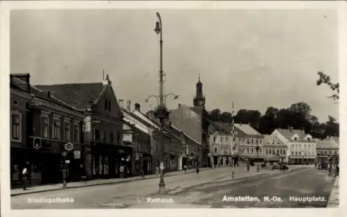 Ak Amstetten in Niederösterreich, Hauptplatz, Stadtapotheke, Rathaus