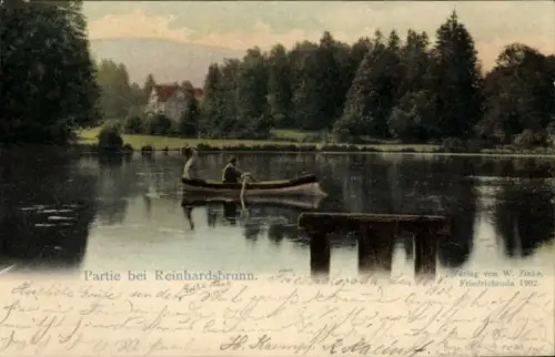 Ak Reinhardsbrunn Friedrichroda im Thüringer Wald, Boot auf dem Wasser, Bäume, ruhige Landschaft,