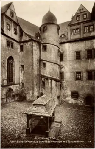Ak Rochsburg Lunzenau in Sachsen, Alter Ziehbrunnen, Treppenturm,  12. Jahrhundert