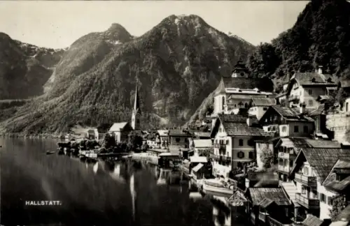 Ak Hallstatt im Salzkammergut Oberösterreich, Berglandschaft,  See, Häuser, Kirche, 