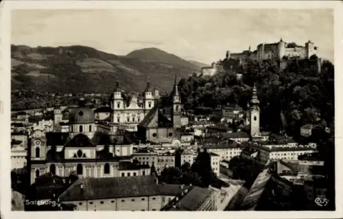 Ak Salzburg in Österreich,  Stadtansicht, Berge im Hintergrund, alte Bischofstadt