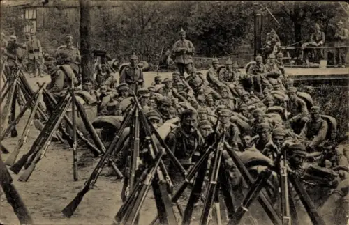 Ak Darmstadt in Hessen, Deutsches Heer, Soldaten in Uniformen