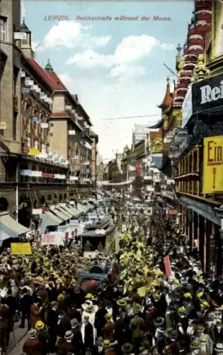 Ak Leipzig, Reichsstraße während der Messe, Straßenbahn