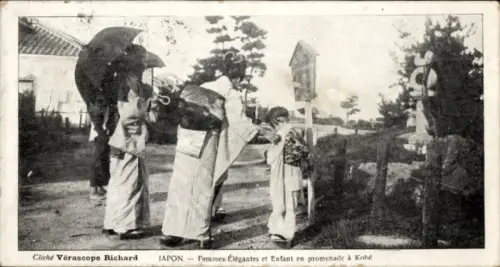 Ak Kobe Präf Hyogo Japan, Femmes Elegantes et Enfant en promenade