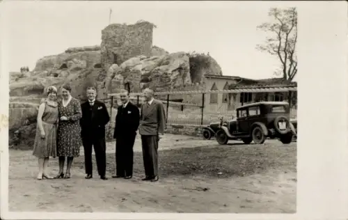 Foto Ak Blankenburg am Harz, Burg Regenstein, Gruppenbild