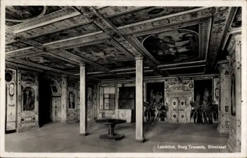 Ak Landshut in Niederbayern, Rittersaal,  Burg Trausnity, dekorative Malereien, Säulen