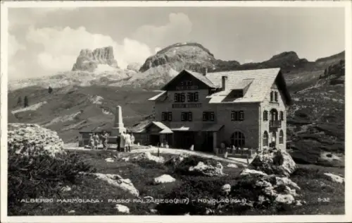 Ak Passo di Falzarego Veneto, Albergo Marmolada,  Berglandschaft, Hotel, Wanderer