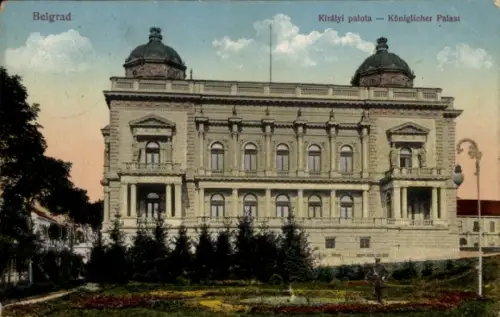 Ak Beograd Belgrad Serbien,  Königlicher Palast, Garten, Mann im Anzug