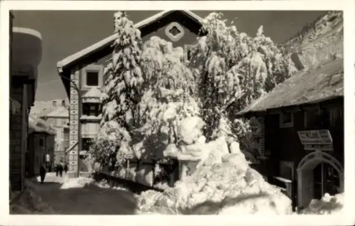 Ak Pontresina Kanton Graubünden Schweiz, Schneebedeckte Bäume, Straße, Gebäude, Pontresina