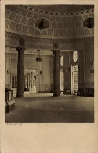 Ak Bad Reichenhall in Oberbayern, Musikhalle, Innenansicht, Säulen, Fenster, Stühle
