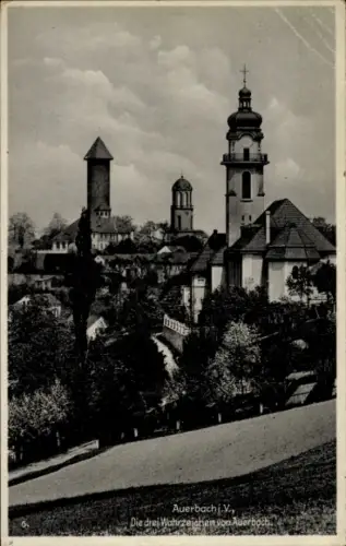 Ak Auerbach im Vogtland,  drei Wahrzeichen, Türme, Kirche, Landschaft
