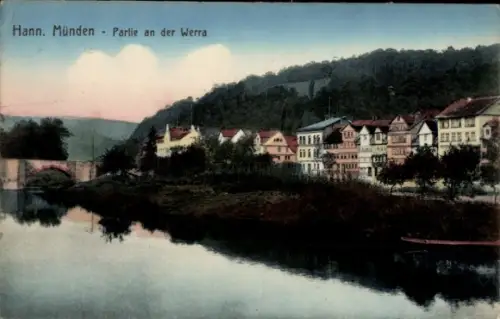 Ak Hann. Münden in Niedersachsen,  Partie an der Werra, Flusslandschaft, Häuserzeile