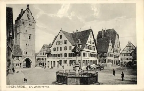 Ak Dinkelsbühl in Mittelfranken,  Wörnitztor,  Gebäude, Brunnen, Pferdewagen