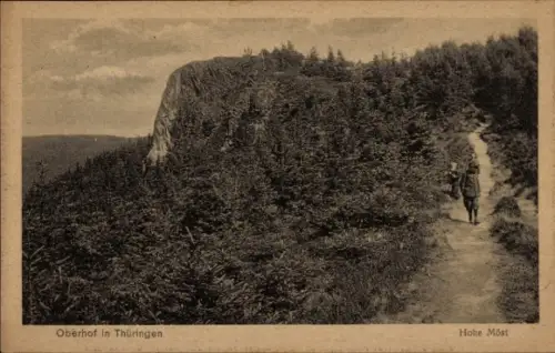 Ak Oberhof im Thüringer Wald,  Hohe Möst, Waldlandschaft, Wanderer