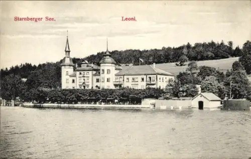 Ak Leoni Berg am Starnberger See Oberbayern,  Leoni, Gebäude am Wasser, Bäume im Vordergrund