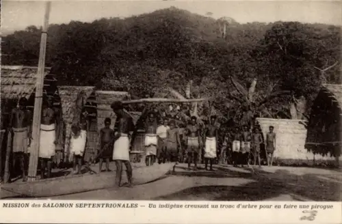 Ak Nördliche Salomonen-Mission, einheimischer höhlt Baumstamm für Kanu aus