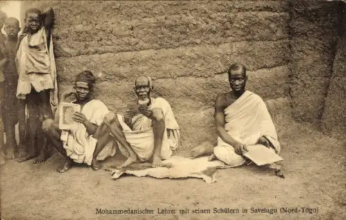 Ak Savelugu Nord-Togo, Mohammedanischer Lehrer mit seinen Schülern