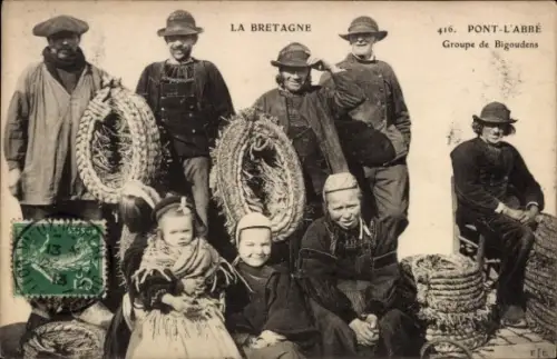CPA Pont-l'Abbé Bretagne, Groupe de Bigoudens