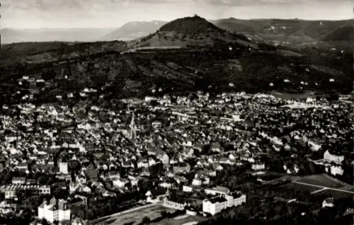 Ak Reutlingen in Württemberg, Luftaufnahme von  Blick auf Achalm, viele Häuser, Landschaft