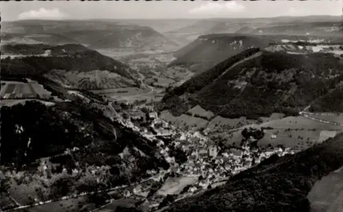 Ak Wiesensteig in Württemberg, Landschaftsaufnahme, Hügel, Tal,  Schwarz-Weiß-Foto