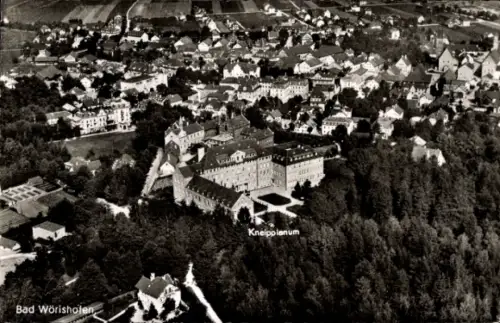 Ak Bad Wörishofen im Unterallgäu, Luftaufnahme von  Kneipplanum, viele Häuser