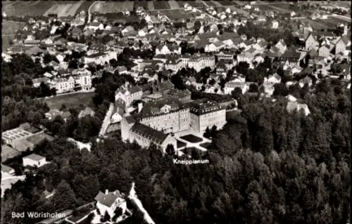 Ak Bad Wörishofen im Unterallgäu, Luftaufnahme von  Kneipplanum, Wohngebäude