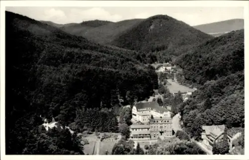 Ak Bad Bergzabern an der Weinstraße Pfalz, Landschaft mit Bergen, Wald, Kurort, Gebäude