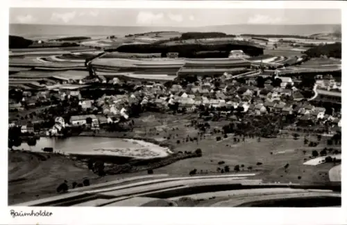 Ak Baumholder im Westrich, Luftaufnahme von  Wohnhäuser, Landschaft, Wasserfläche
