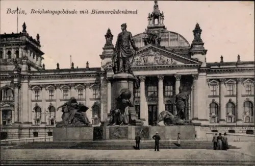 Ak Berlin Tiergarten, Bismarckdenkmal vor dem Reichstagsgebäude