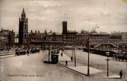 Ak Liverpool Merseyside England, Schwarz-Weiß-Bild von  Pier Head, Straßenbahn, Menschen, Gebäude