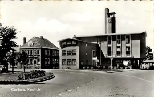 Ak Oostburg Zeeland,  Raadhuis, Gebäude, Straßenansicht, Schwarz-Weiß-Foto