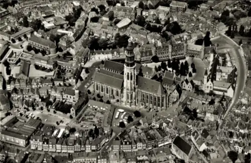 Ak Middelburg Zeeland Niederlande, Luftaufnahme von  Lange Jan, Nieuwe Kerk, Koorkerk