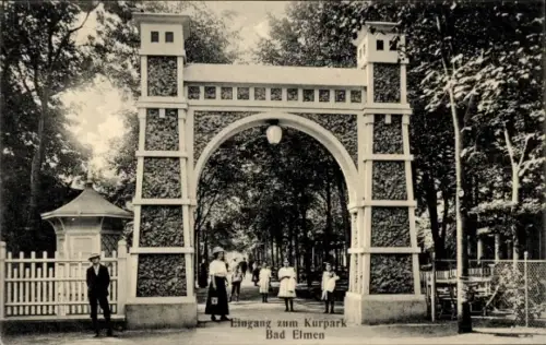 Ak Bad Elmen Salzelmen Schönebeck an der Elbe, Eingang zum Kurpark,  Menschen, Bäume,  